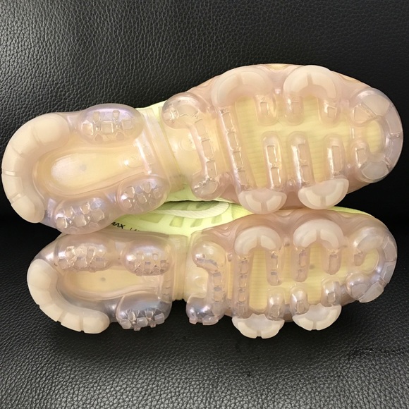 Nike Air  VaporMax 2019 Luminous Green Sz 7 Womens sneakers - Picture 7 of 10